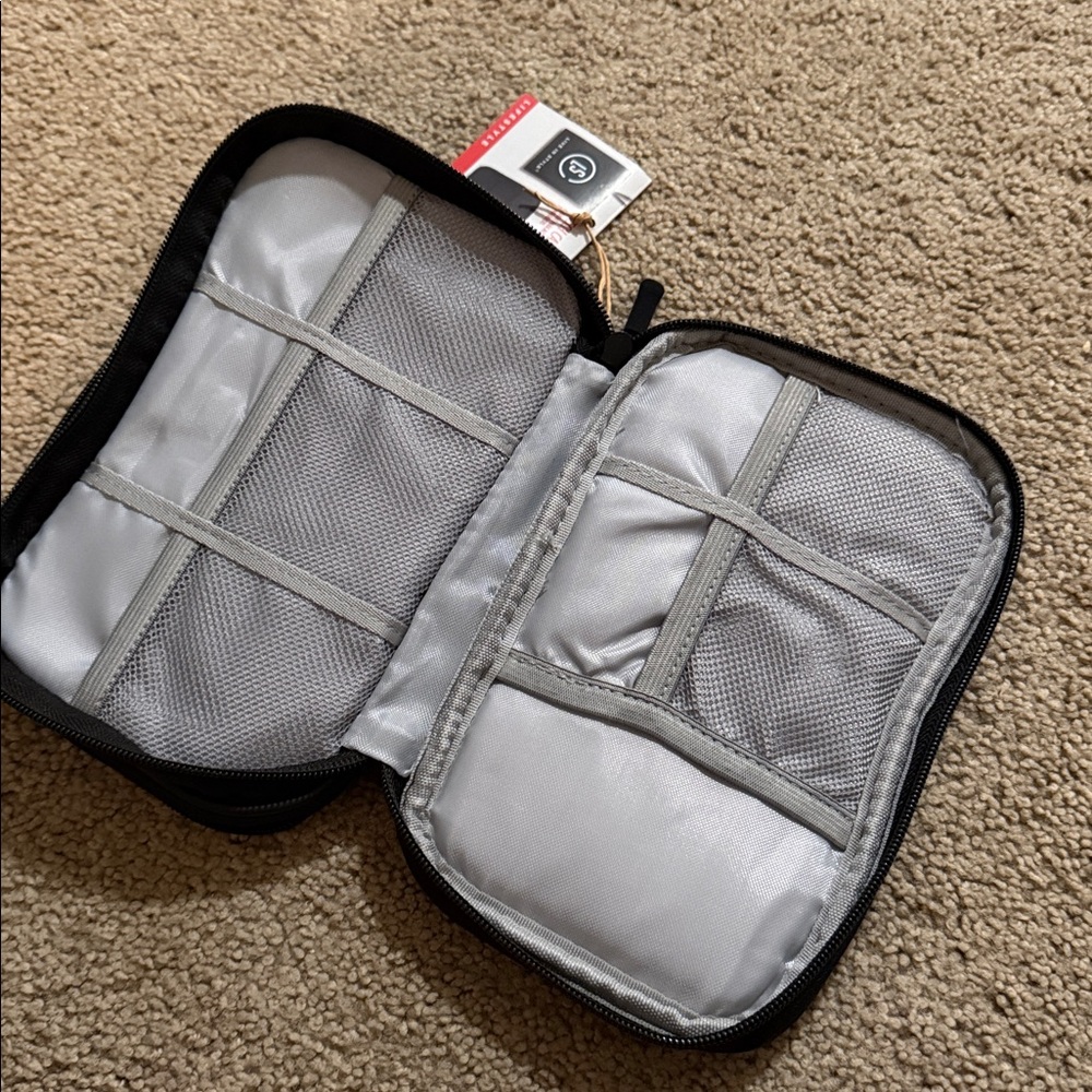 TECH CASE FOR TRAVEL - Picture 2 of 4